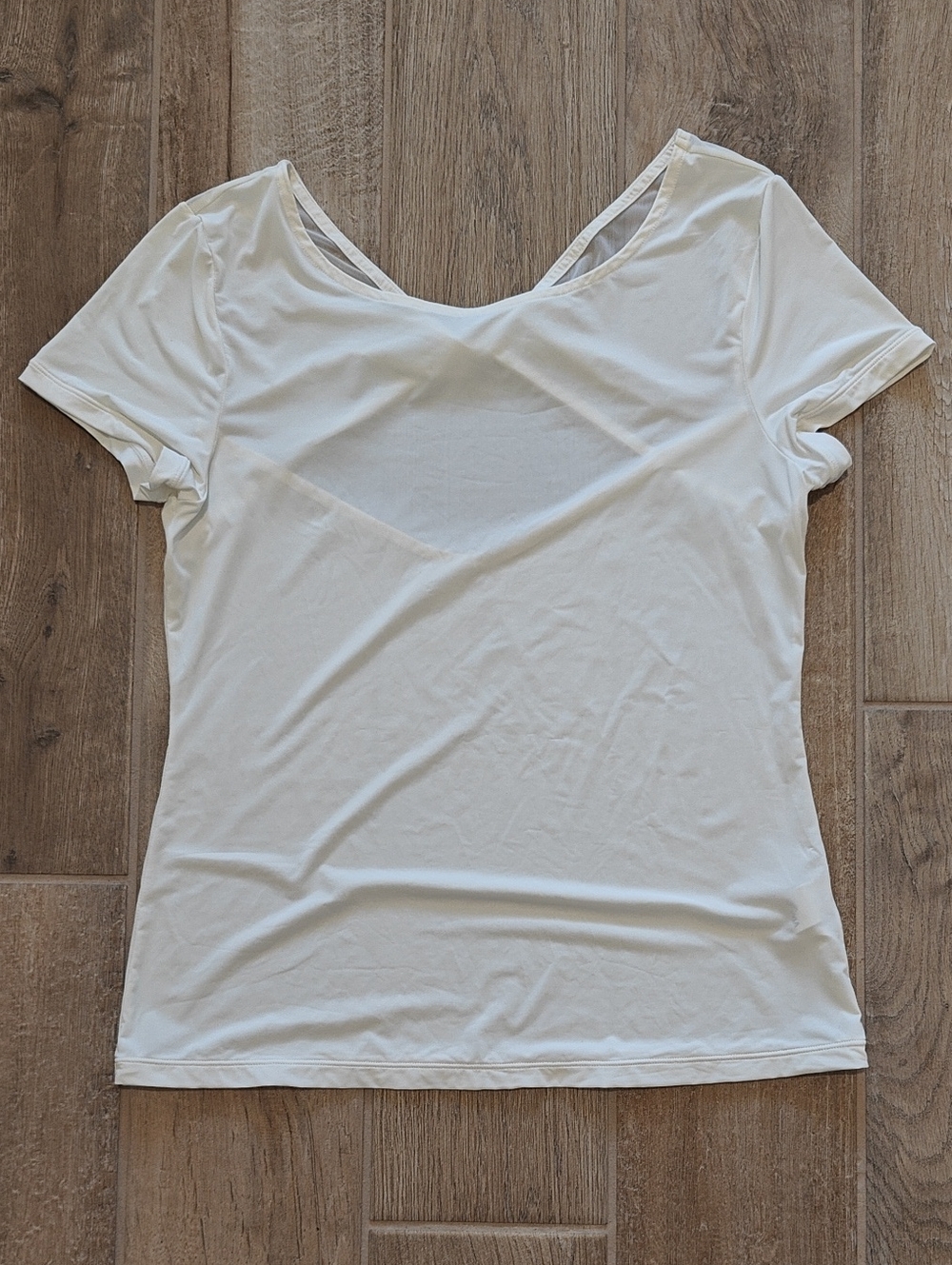 EUC Zyia White Mesh Twist Back T-shirt